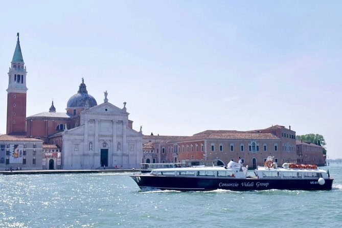 1-hour panoramic tour of Venice by boat - Stop 2: Giudecca Canal’s Palladian churches and the power of white architecture