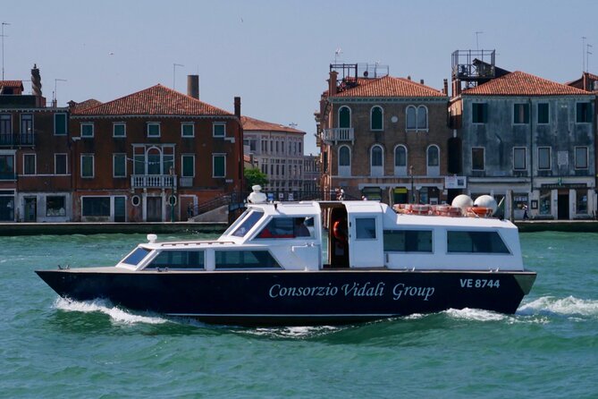 1-hour panoramic tour of Venice by boat - Price and value: $28.92 for a guided, multi-landmark water loop