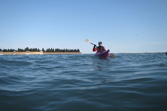2 Hour Night Kayak Tour in Venice, premium experience with sunset - What “slow kayaking pace” really buys you