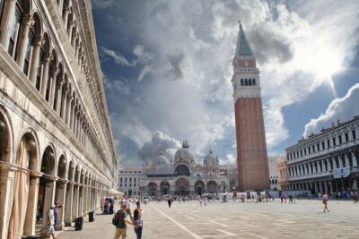 4-Hour Venice guided walking tour with Doge's Palace & St Mark's Basilica - Castello campi, calli, canals, and bridges: what the 4-hour walk really means
