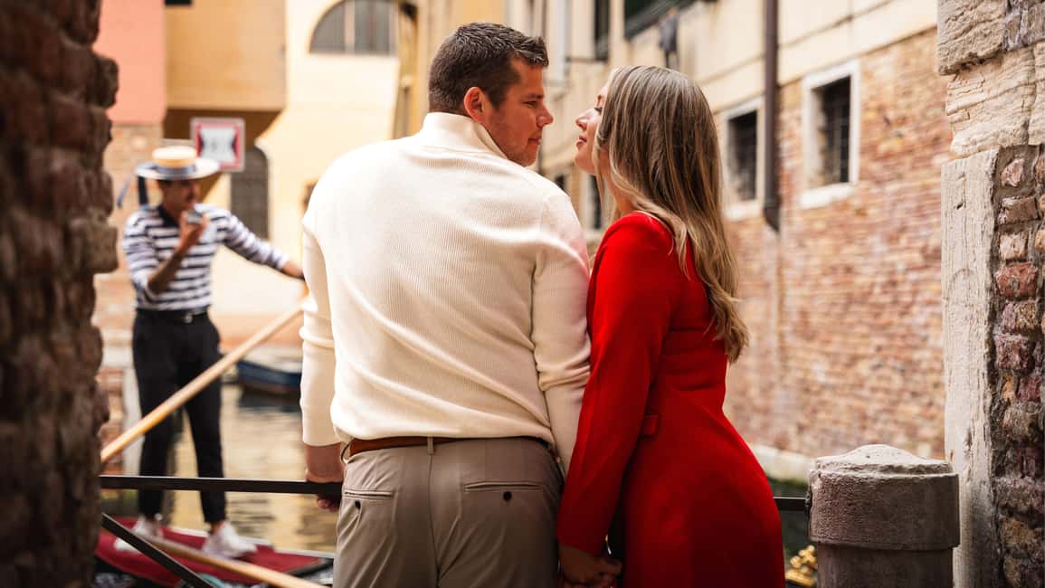 A Unique Photoshoot in Venice - Optional add-ons: gondola, Burano, Lido, and professional makeup