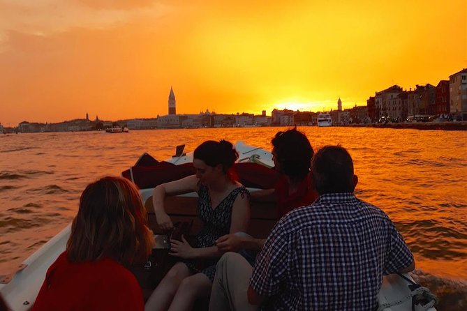A Venetian Aperitif on The Lagoon - Meeting in Dorsoduro, stepping onto the topa boat