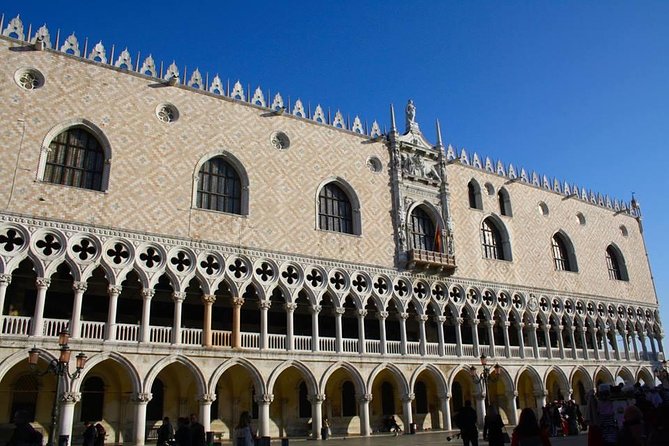Accessible Venice Tour With Wheelchair Including Doge Palace & St Mark Basilica - Rialto by steamboat: markets, the famous bridge, and a food-focused stroll