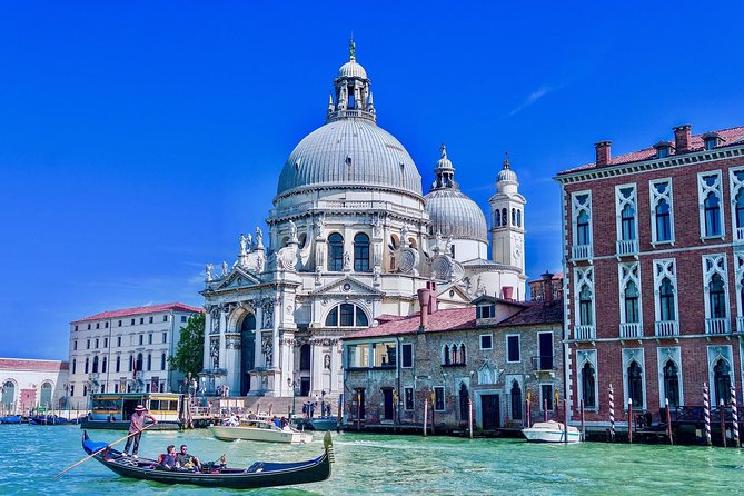 Afternoon in Venice : Basilica + Doge's Palace + Gondola - Gondola ride: 30 minutes on the Grand Canal and the Fenice-area waterways