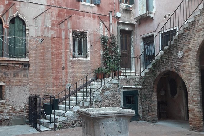Bacaro Tour : Walk, eat and drink in Venice - Stop 3: Calle Varisco and Why Typical Streets Matter