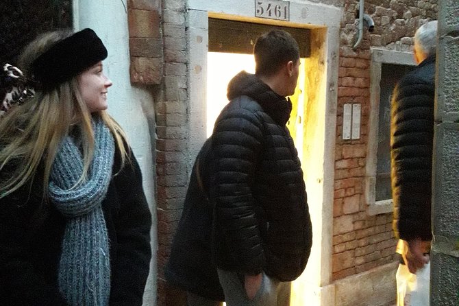 Bacaro Tour : Walk, eat and drink in Venice - How the Tastings Work: Cicco and Wine at Three Bacari