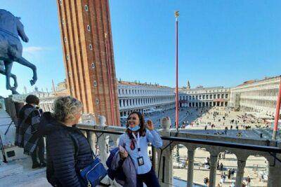 Basilica San Marco and the Pala d'Oro with Architect Guide - The Altar and the Pala d’Oro: almost 2000 stones, explained