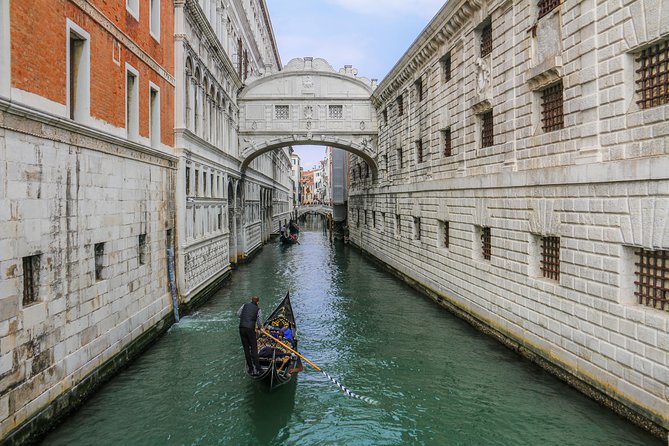 Best of Venice in 3 hours - Rialto Market and Bridge: Where Venice Eats, Shops, and Meets