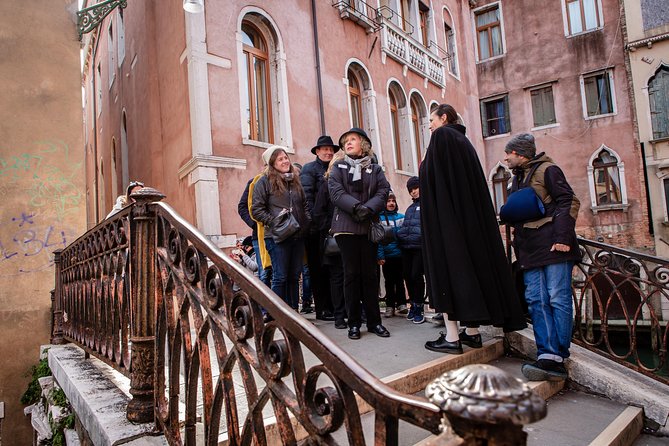 Carnival & Casanova Secrets, Theatrical Walking Show - Stop One: The Codega Lantern and Venice After Dark
