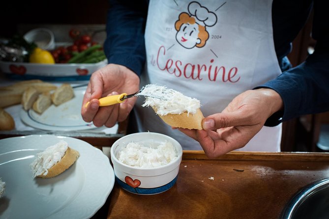 Cesarine: Market Tour & Cooking Class at Local's Home in Venice - Market first: how Ponte di Rialto sets the tone