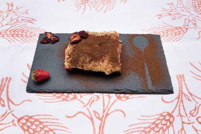 Cesarine: Small Group Pizza and Tiramisu Class in Venice - Drinks Included: The Meal Moment Turns It From Class Into Dinner