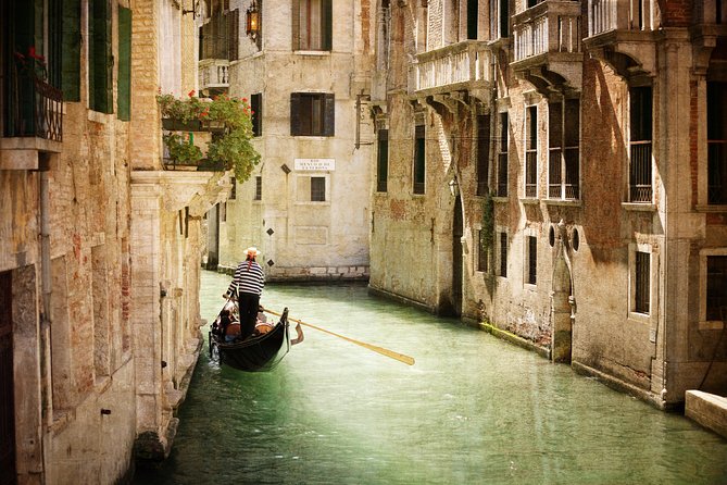 Classic 30-Minute Gondola Ride in Venice - Price and Value: Is About $46.96 Worth It?