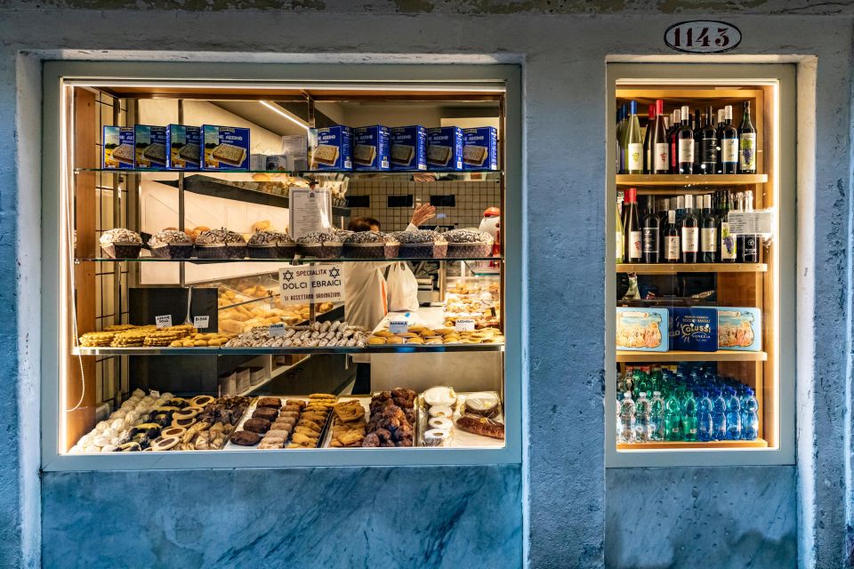 Eating Venice: Offbeat Food & Drinks Tour - The main dish with Veneto white wine: where the tour becomes a meal