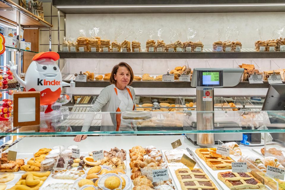 Eating Venice: Offbeat Food & Drinks Tour - Ending sweet: tiramisù, Carnival frittella, or gelato