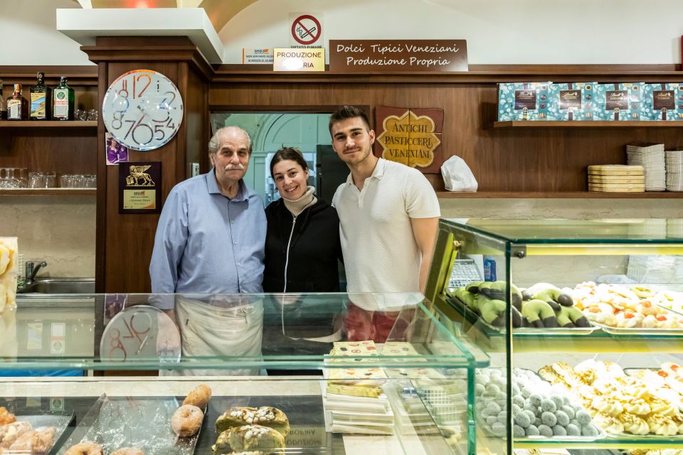 Eating Venice: Offbeat Food & Drinks Tour - Small-group realities: what 10 people means for your night