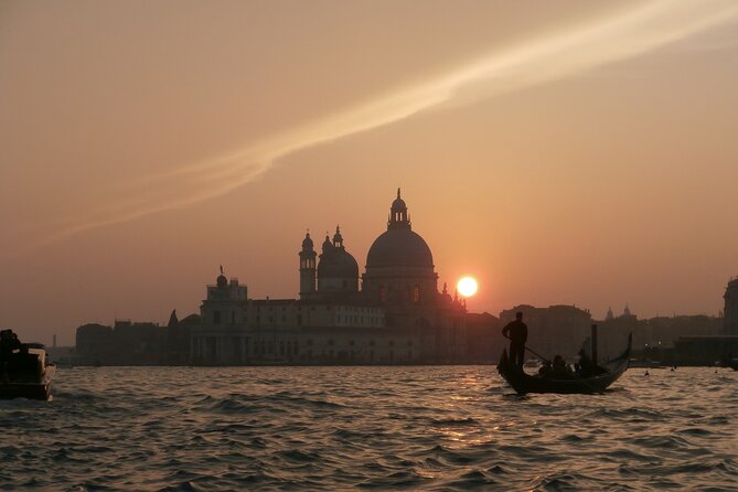 Enchanting Venice: Private Gondola Experience - Your Gondolier Sets the Mood (Even Without On-Board Commentary)