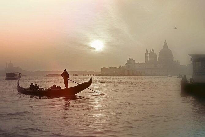 Enchanting Venice: Private Gondola Experience - Comfort, Photos, and That Grand Canal Moment
