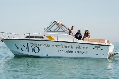 Enjoy the lagoon - 3-hour private tour - On Board Comfort: Drinks for Adults, Restroom, and WiFi