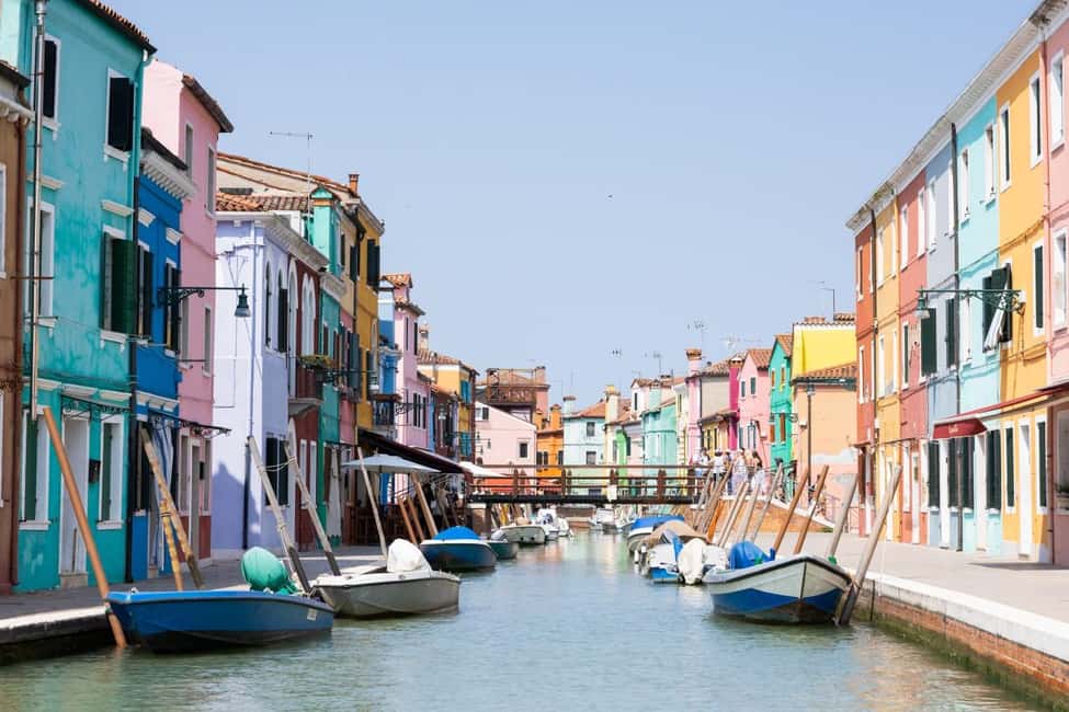From Venice: Murano and Burano Half-Day Island Tour by Boat - The guides: why this tour feels smooth instead of rushed