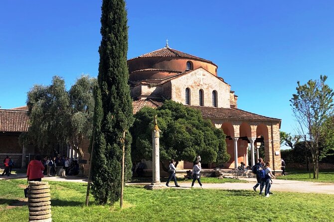Full-day excursion to Murano, Burano and Torcello from Venice Train Station - Burano: colorful houses and lace choices in two focused hours