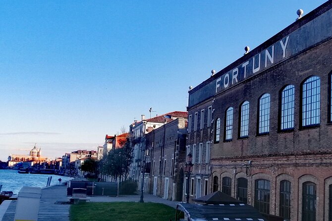 Giudecca Island Discovery Tour - Hilton Molino Stucky: from flour and pasta to a luxury hotel