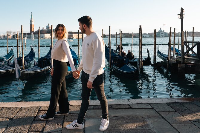 Glam photoshoot in hidden Venice! (up to 4) - Posing Help That Keeps It Natural