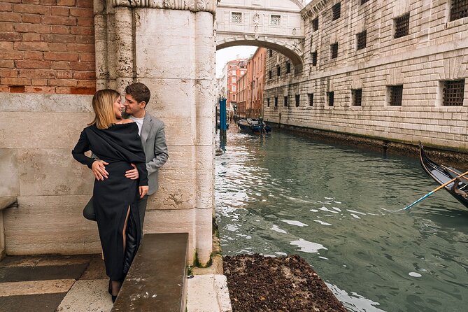 Glam photoshoot in hidden Venice! (up to 4) - Meeting in St. Mark’s Square: Your Session Starts in the Right Place