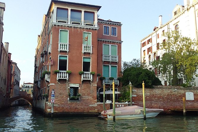 Grand Canal boat tour and Murano glass experience with Hotel pick up - Price and Value: What $299.57 Covers for Up to 10