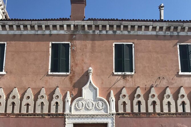 Guided Tour of the Jewish Ghetto in Venice with Cannaregio & Synagogues Visit - Ponte delle Guglie and Ponte dei Tre Archi: bridge spotting that teaches you the district