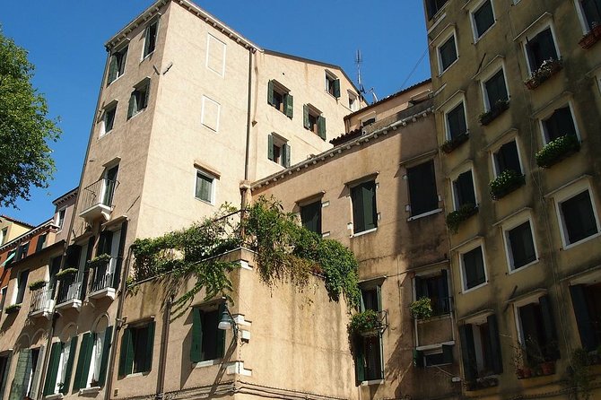 Guided Tour of the Jewish Ghetto in Venice with Cannaregio & Synagogues Visit - Logistics that can make or break your experience