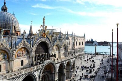Guided Walking Tour of Venice, St Mark's Basilica & Doge's Palace - St. Mark’s Basilica on the inside: skip lines and focus on the mosaics