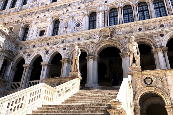 Guided Walking Tour of Venice, St Mark's Basilica & Doge's Palace - Timing and group size: what can slow you down (and how to stay in control)