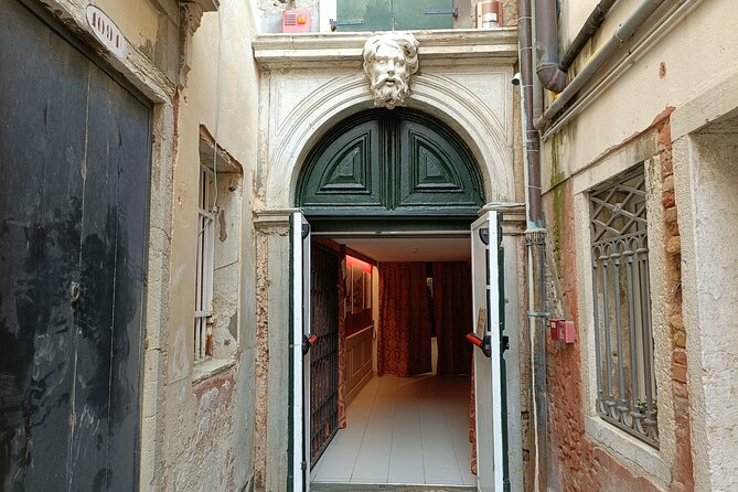 History Gallery: Venice in the Past 3D Experience - A Real Gondola Moment: Sectioned Craft and Hidden Details