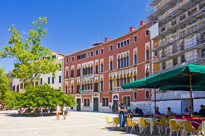 Leonardo da Vinci Museum and San Polo Private Tour - Ponte di Rialto and the market atmosphere: real Venice energy
