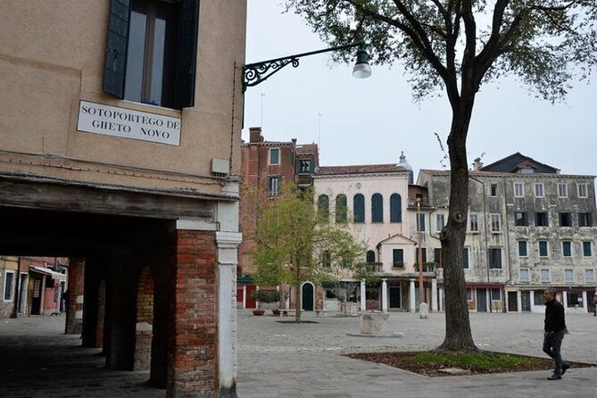 Morning Walking Tour of Venice with Mini Cruise - Santa Sofia, a quick gondola hop, and the Rialto-market side