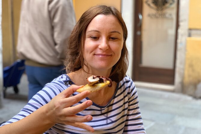 Old Taverns and Rialto Market Food Adventure (come hungry!) - Pescheria di Rialto: where the cicchetti culture gets real