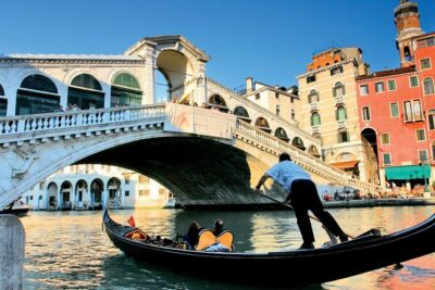 One-Day Venice: Skip-the-Line St. Mark’s Basilica, Walk & Gondola - The morning walking route: how you get your bearings fast