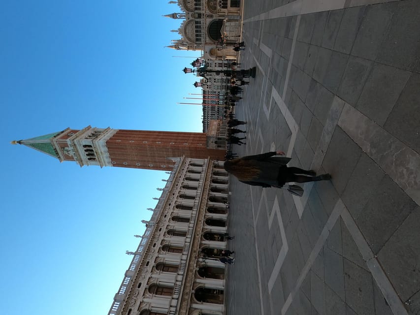 Photo with a professional photographer in Venice - The vibe: a cozy 1-hour phototravel, not a stressful photo shoot