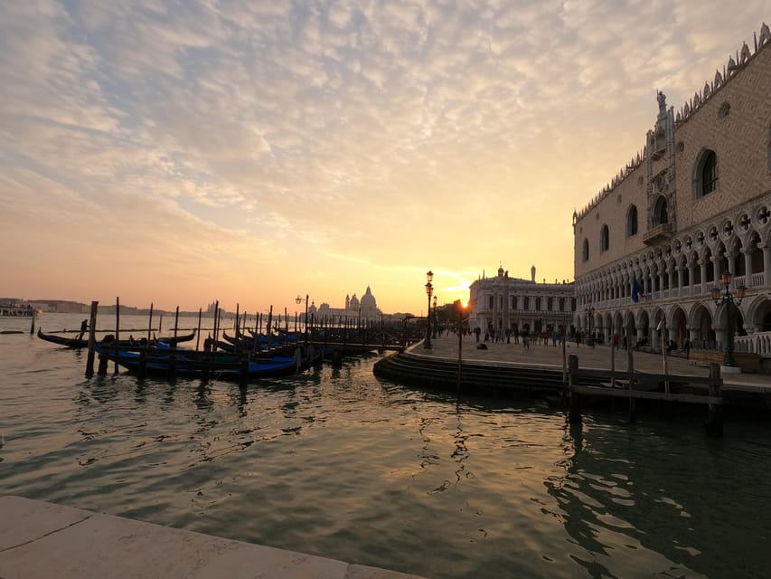 Photo with a professional photographer in Venice - What you actually get: 30 photos, 10 edited, high-resolution downloads