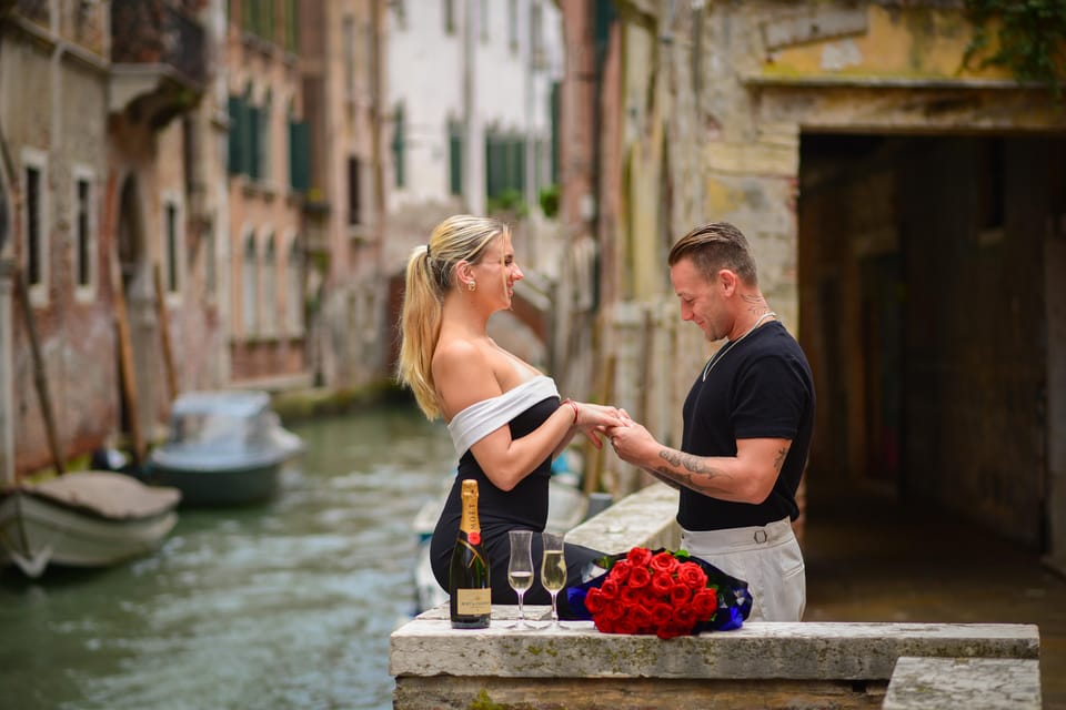Photoshoot in Venice: Your Story, Our Lens - Book Now! - Rialto Bridge portraits: your first set of “wow” photos