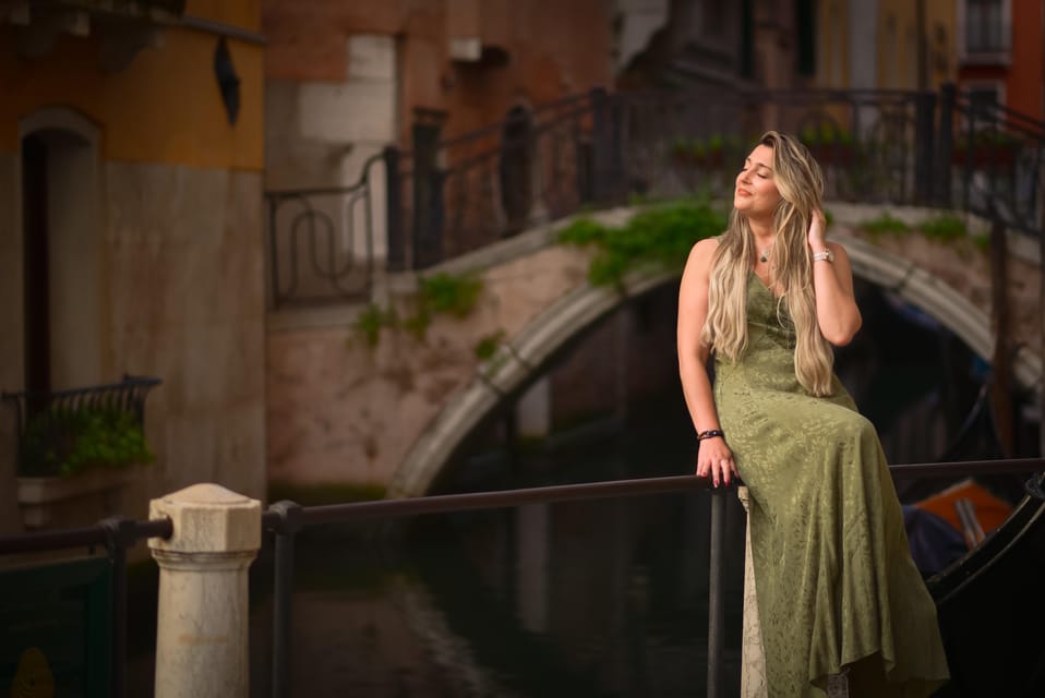 Photoshoot in Venice: Your Story, Our Lens - Book Now! - Where you start: the top of Rialto Bridge