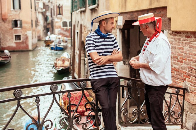 Private City Kickstart Tour: Venice - Guide Energy: Alexandra, Frederica, Mattia, Martina, Roko, and Cristina