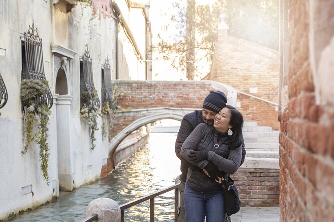 Private Gondola Ride and Photoshoot - Ponte dei Sospiri: A 15-Minute Bridge Shot With Serious Atmosphere