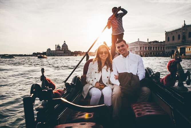 Private Gondola Ride with Professional Photographer in Venice - Price and value: when $446.25 makes sense