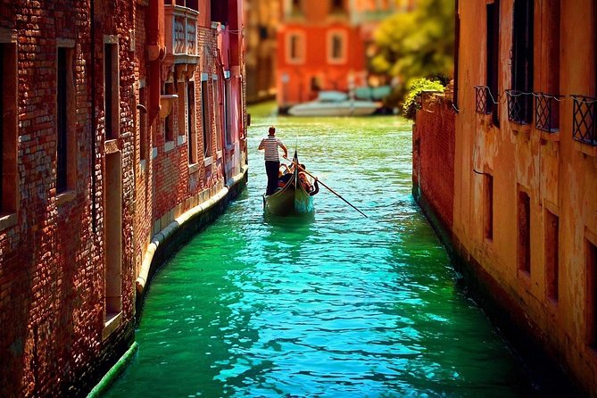 Private Gondola Serenade with Music - Price and Value: What You’re Paying For (and What to Question)