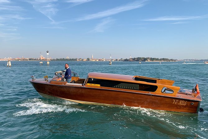 Private Grand Canal Boat Tour , Murano and Burano 6 hours - Smart casual and small comfort tips for the water day