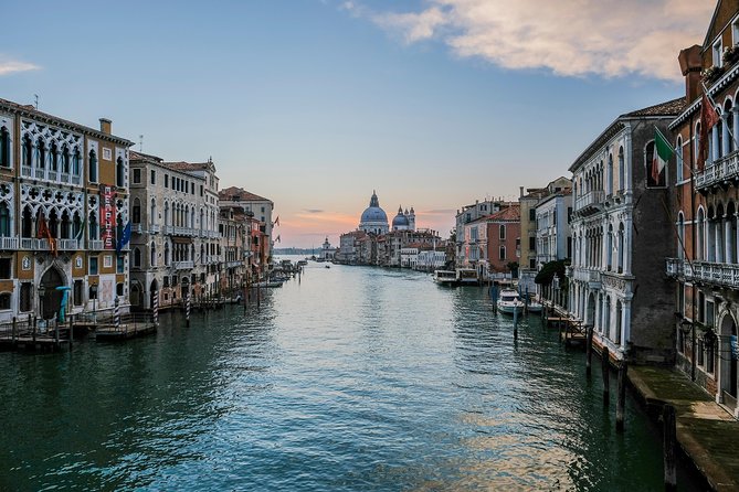 Private Mini Venice Photo Walk 2 Hours - The Start Point by Rialto: Easy to Find, Easy to Focus