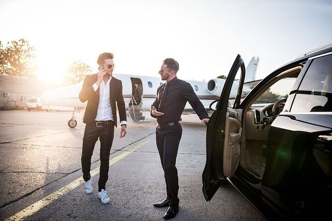 Private One-way Airport Transfer Venice Airport to Venice - Vehicle comfort in Venice: AC, privacy, and real luggage space