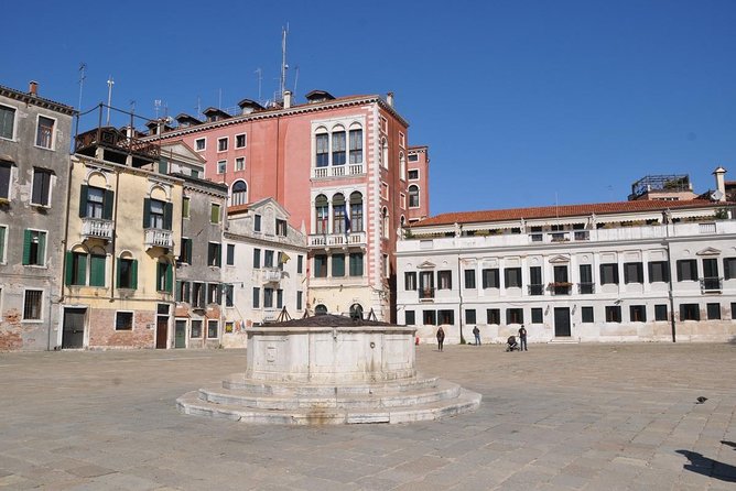 Private Tour: Venice Rialto Market, San Polo and Frari Church Walking Tour - The Rialto Bridge story and San Giacomo di Rialto’s old corner