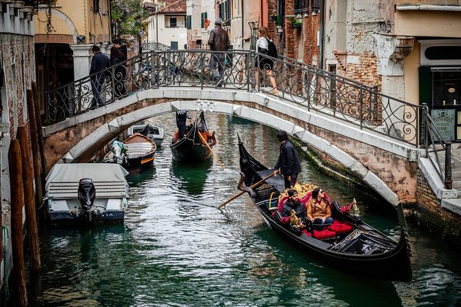 Private Venice Tour with a Local, Highlights & Hidden Gems, 100% Personalised - Stop 3: Venice’s Last Bridge Without Railings